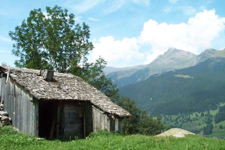Alpine barn near Pfingstegg and the Reeti