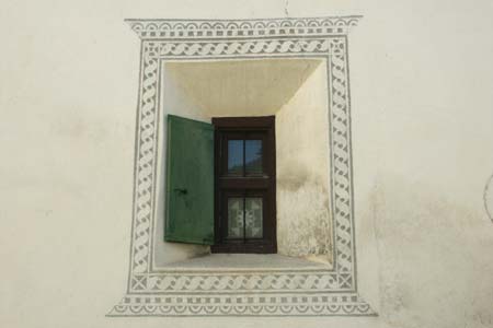 Bever - window set in decorated wall