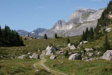 Scenery near Sunnbüel on approach to Üschenegrat