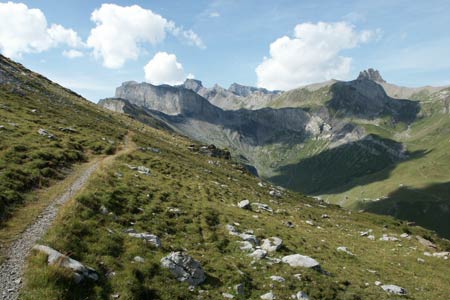 The path leading up the Üschene valley