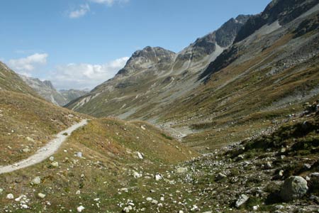 The descent from Pass Suvretta to Val Bever