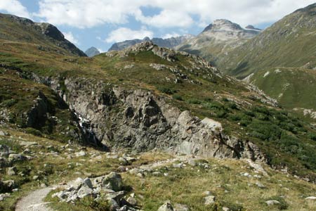 Path from Pass Suvretta drops into Val Bever