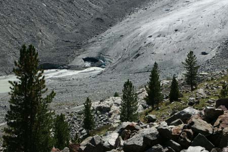 Morterasch Glacier seen from the moraine path