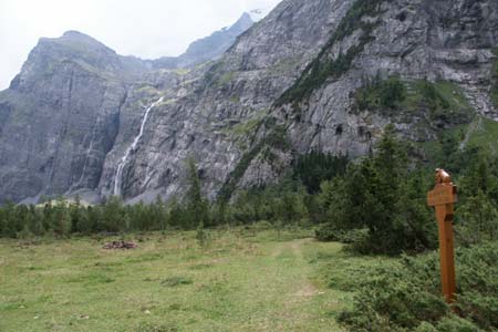Start of path to Balmhornhütte from Gasternt