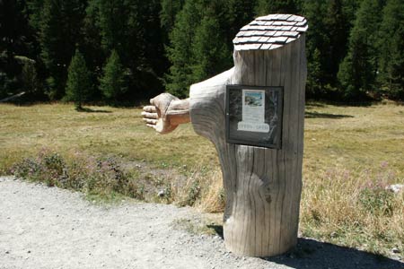 Sign near Morterasch station to the Boval Hütte