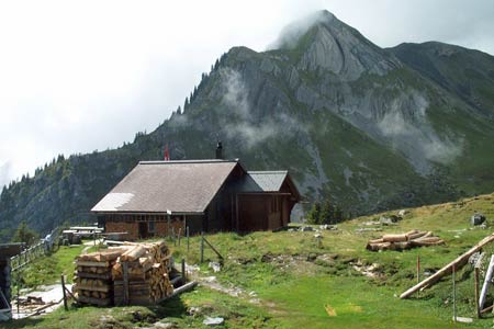 Lauberhornhütte occupies a wonderful position