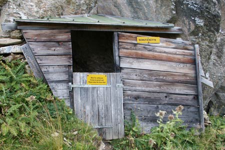 The wooden shelter near the Wyssi Flue