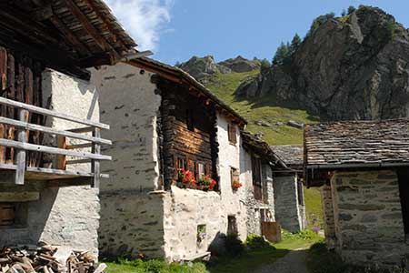 Chalets and mountains at Grevasalvas