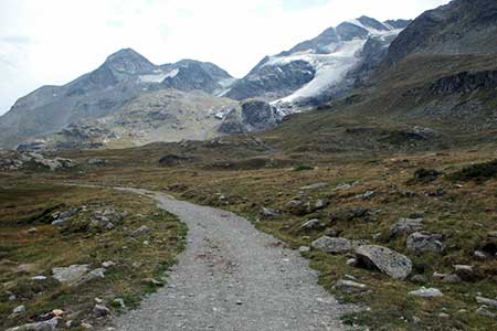 The route ahead to Lago Bianco