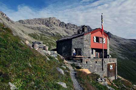 Coaz Hütte at the head of Val Roseg
